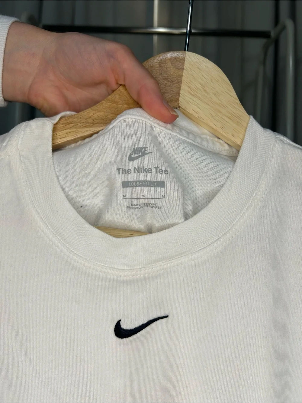 NIKE Women’s Sportswear Loose Short Sleeve Cropped T-Shirt - Medium